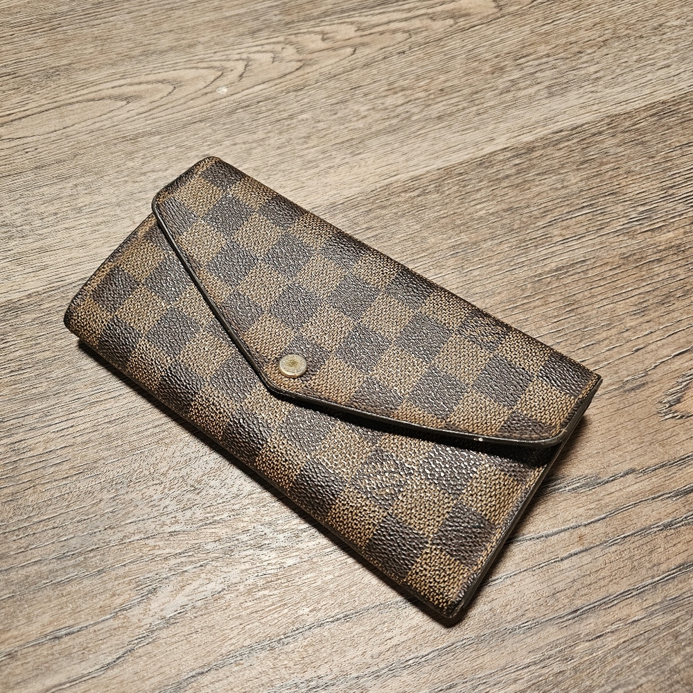 Louis Vuitton Sarah Damier Wallet *Pre-Loved*